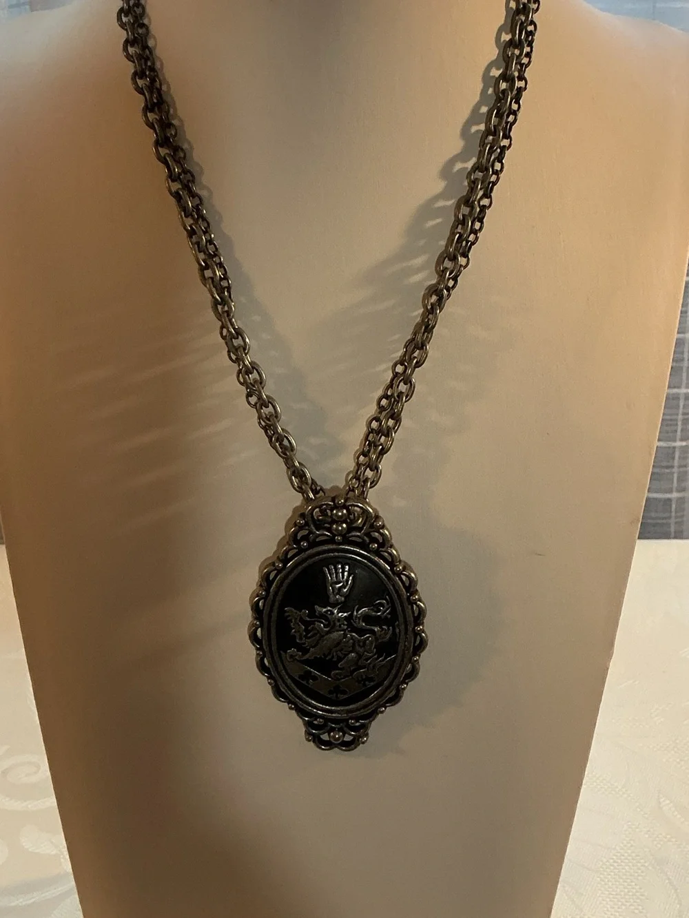 Official Twilight Cullen Crest Cameo Antique Silver Tone Pendant Necklace